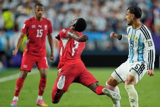 MS fotbal | Rozhodčí na MS chybně použili nové pravidlo. Výrazně tím pomohli Argentině - Sport.cz